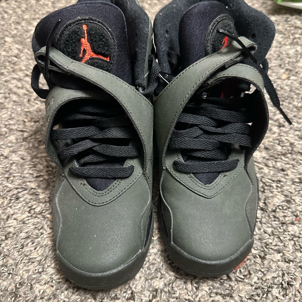 Air Jordan 8s Take flight